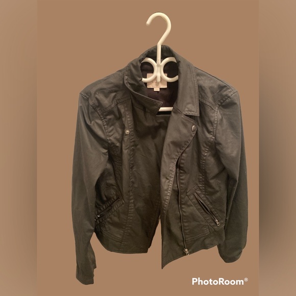 Ann Taylor-Loft - Picture 2 of 3